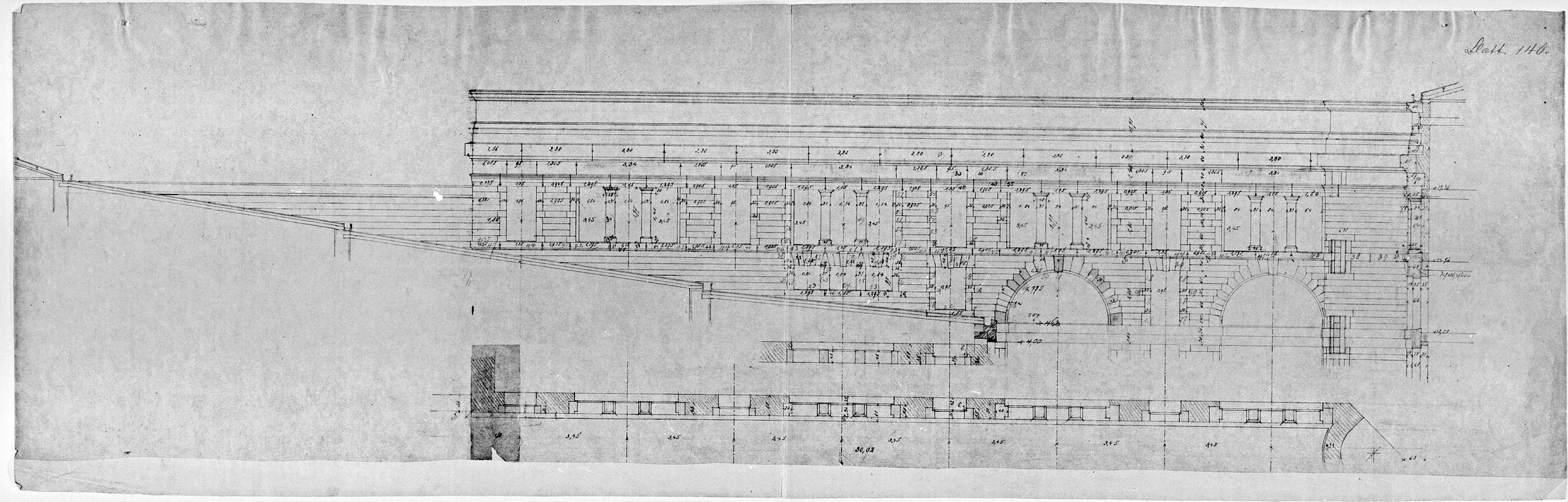 Façades latérales et est, plans des couches stratigraphiques et élévation du dernier étage.