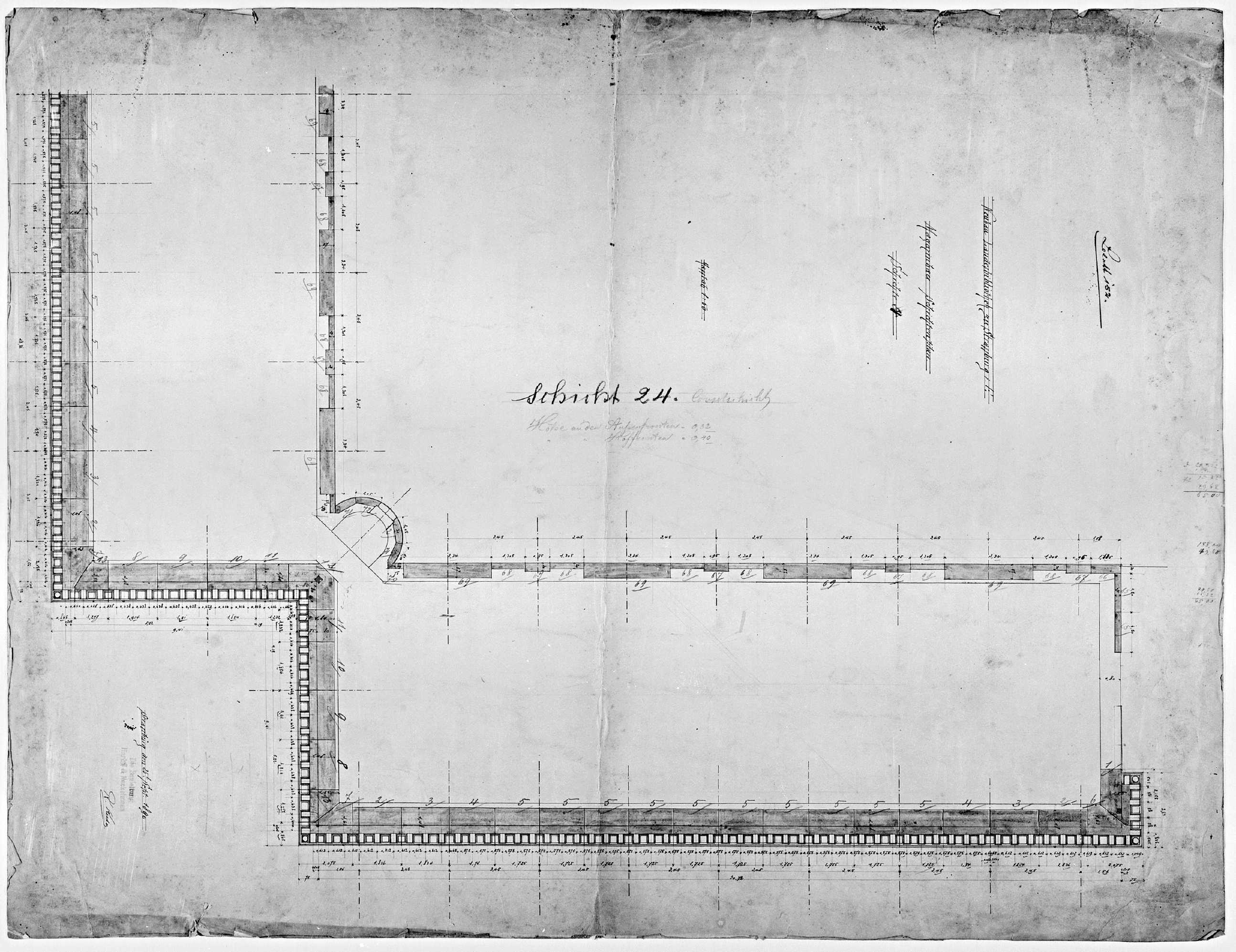 Angle nord-est, plan des couches stratigraphiques.