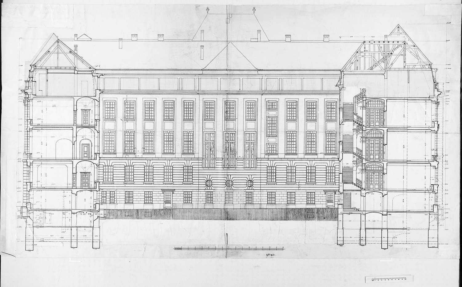 Projet de transformation de l'étage mansardé, élévation et coupe de la façade sud sur cour.