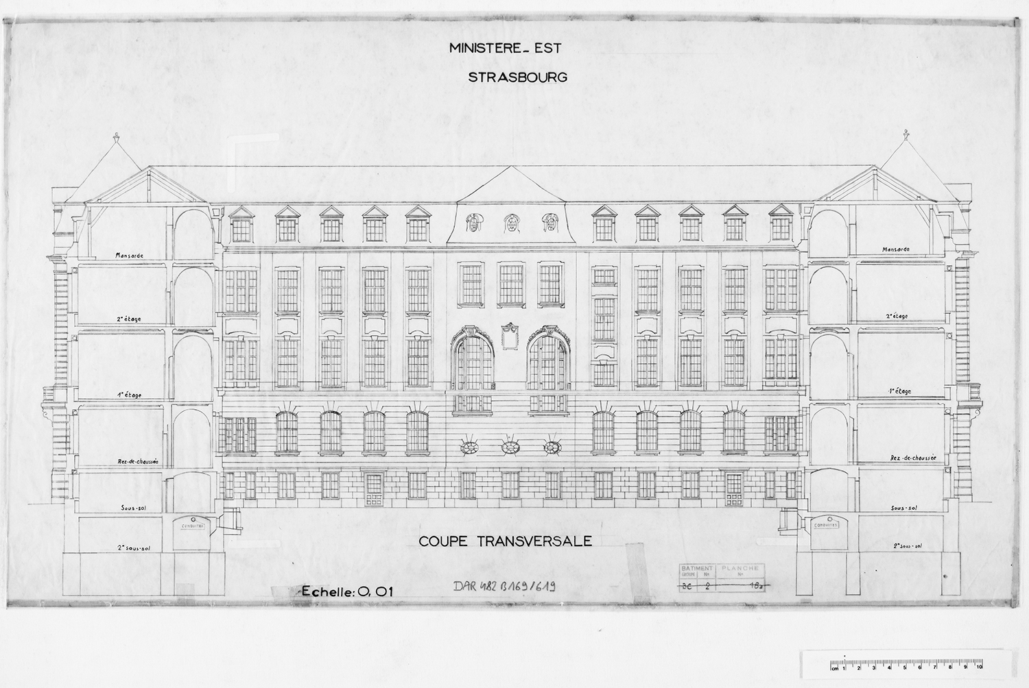 Façade sud sur cour, élévation et coupe.