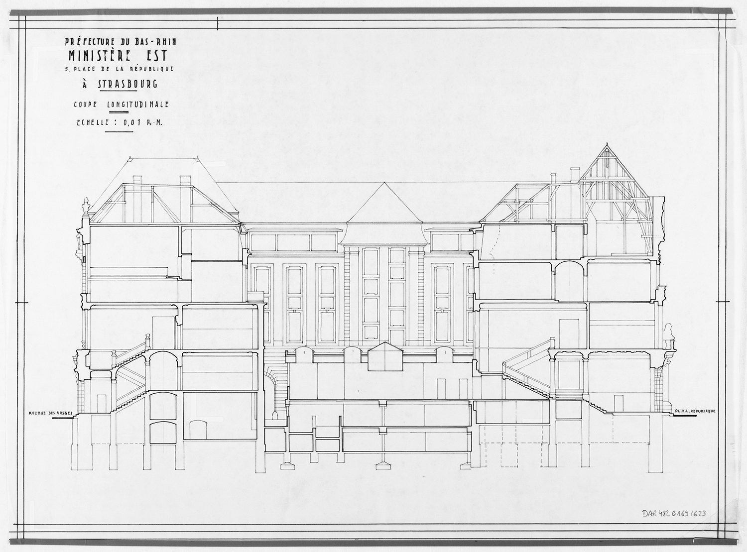 Projet de transformation de la cour intérieure, élévation et coupe de la façade est sur cour.