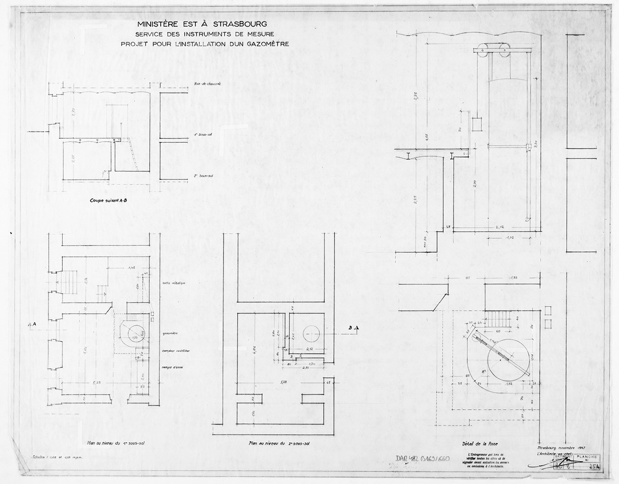 Projet pour l'installation d'un gazomètre, plans de masse et coupes du premier et deuxième sous-sols.