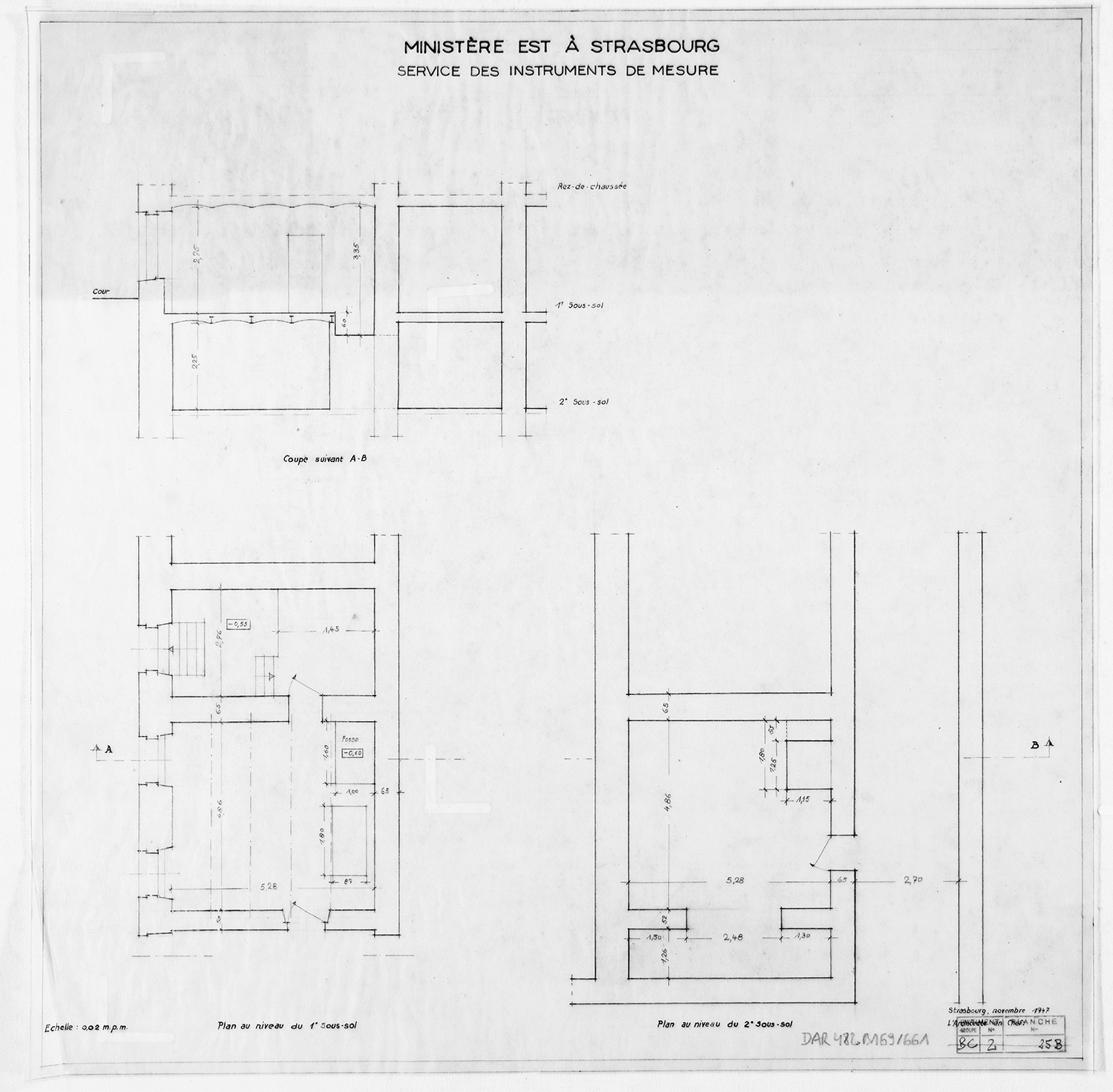 Projet pour l'installation d'un gazomètre, plans de masse et coupe du premier et deuxième sous-sols.