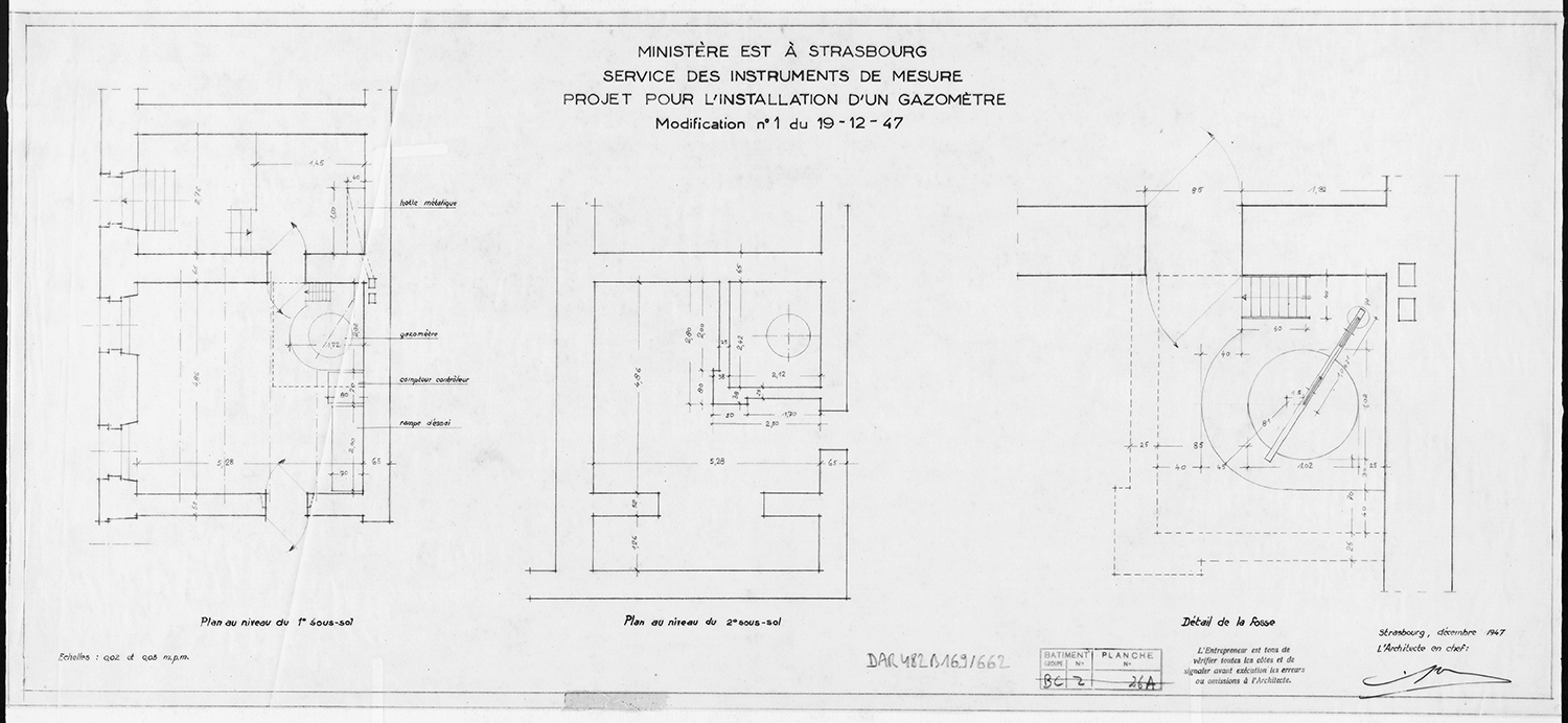 Projet pour l'installation d'un gazomètre, plans de masse et coupe du premier et deuxième sous-sols.