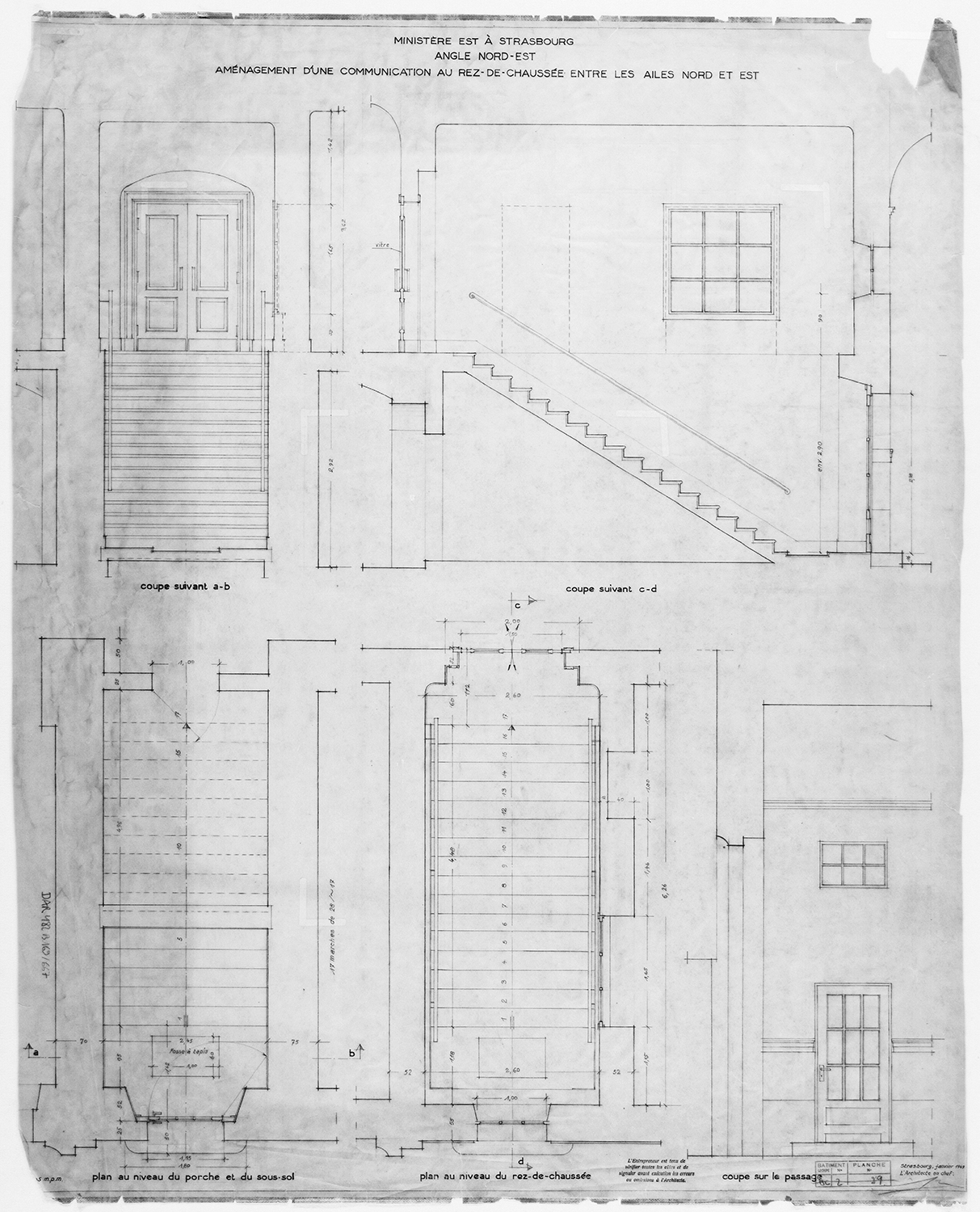 Projet d’aménagement d'un escalier dans l’angle nord-est, plans de masse et coupe du sous-sol et du rez-de-chaussée.