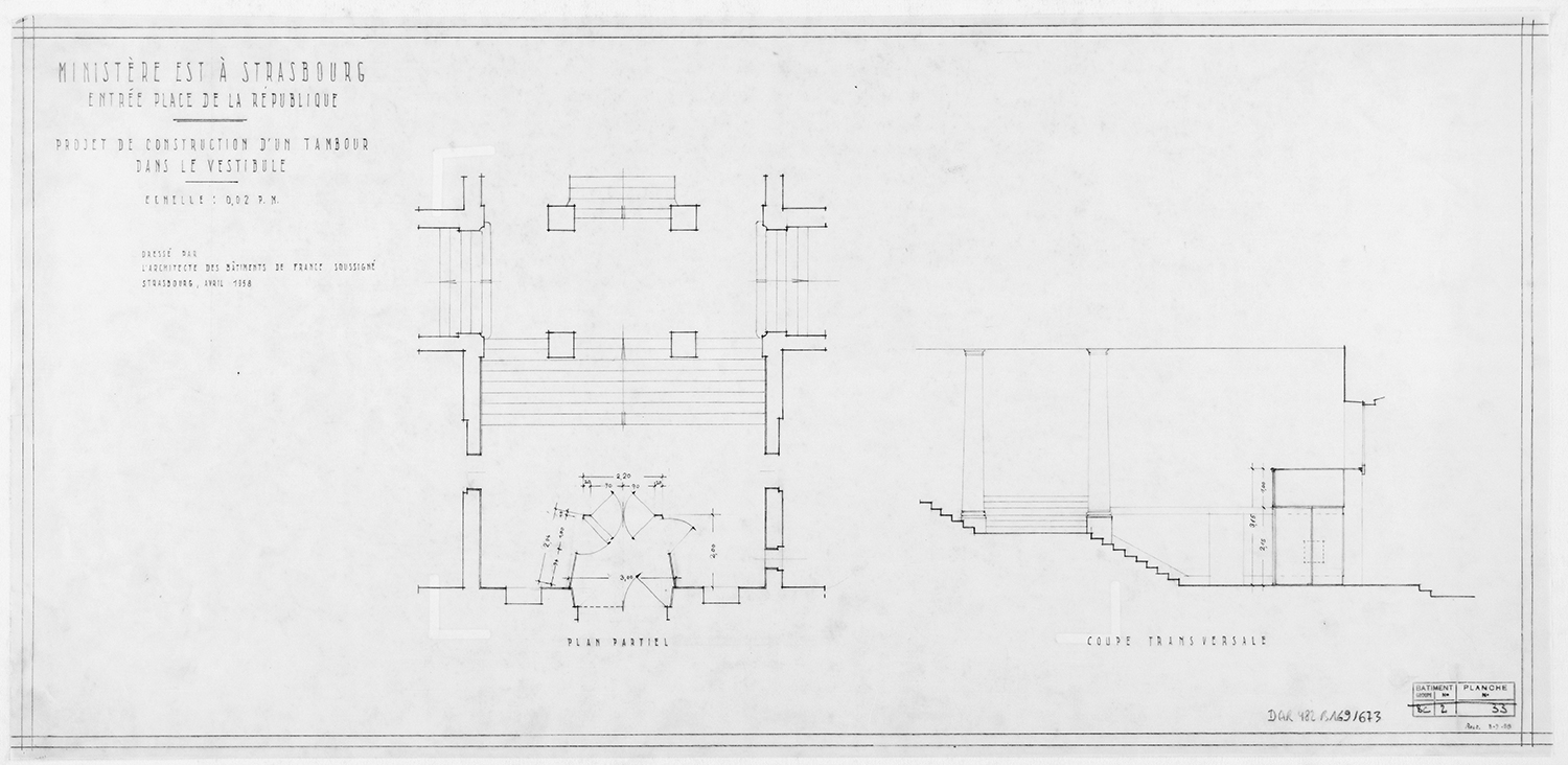 Projet de construction d'un tambour dans le vestibule d’entrée, plan de masse et coupe transversale.