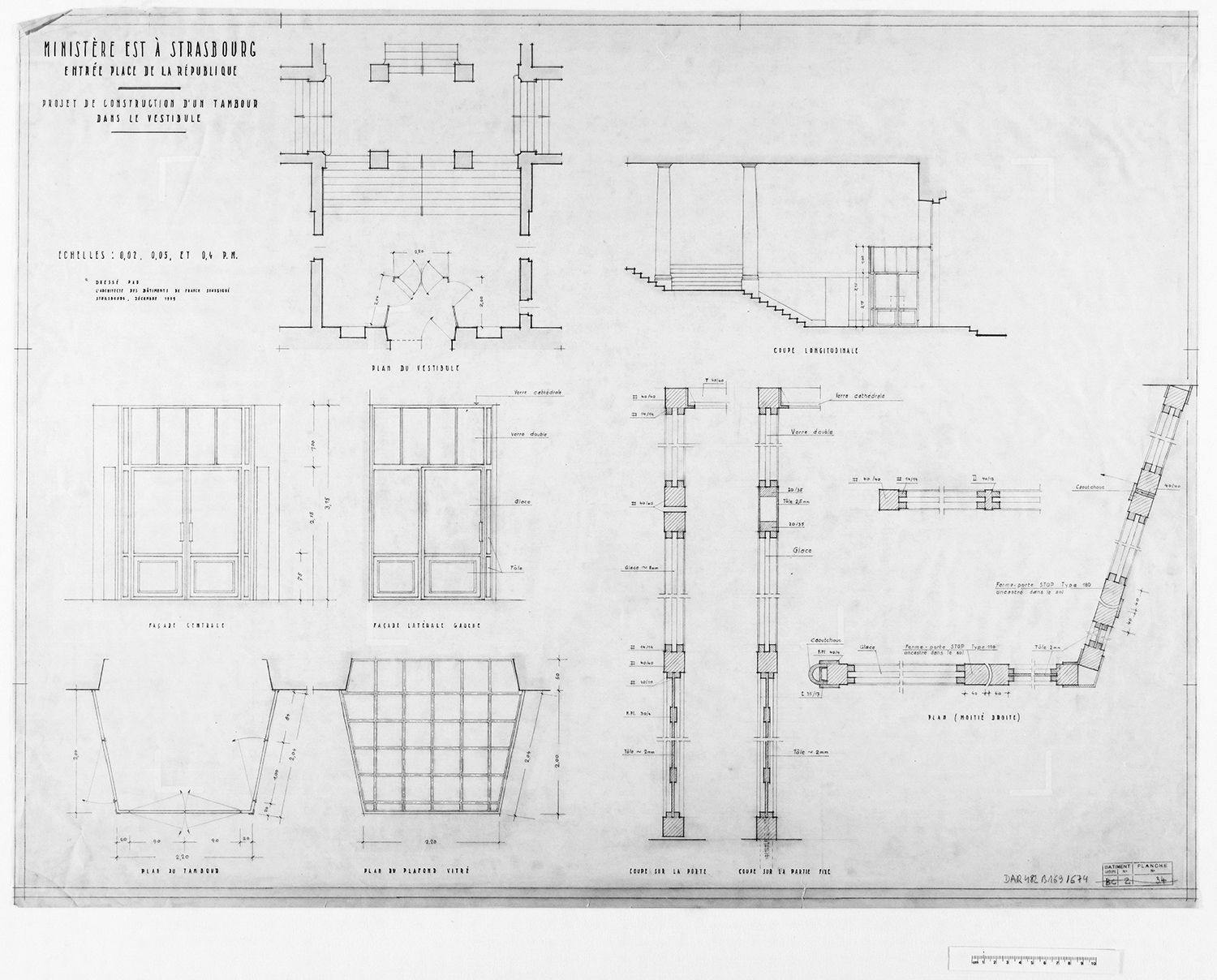 Projet de construction d'un tambour dans le vestibule d’entrée, plans de masse, élévations, coupe transversale et détails.