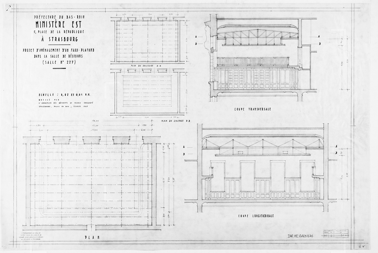 Projet d'aménagement d'un faux plafond dans la salle de réunion, plans et coupes transversale et longitudinale.