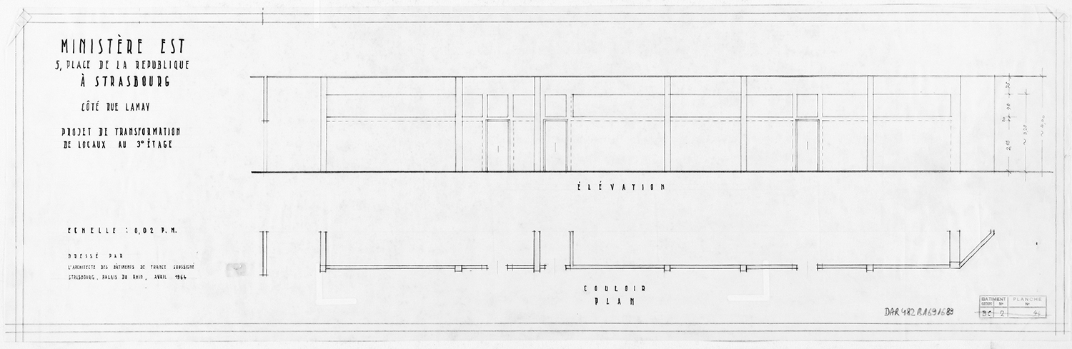 Projet de transformation du couloir de l’étage mansardé, plan de masse et élévation.