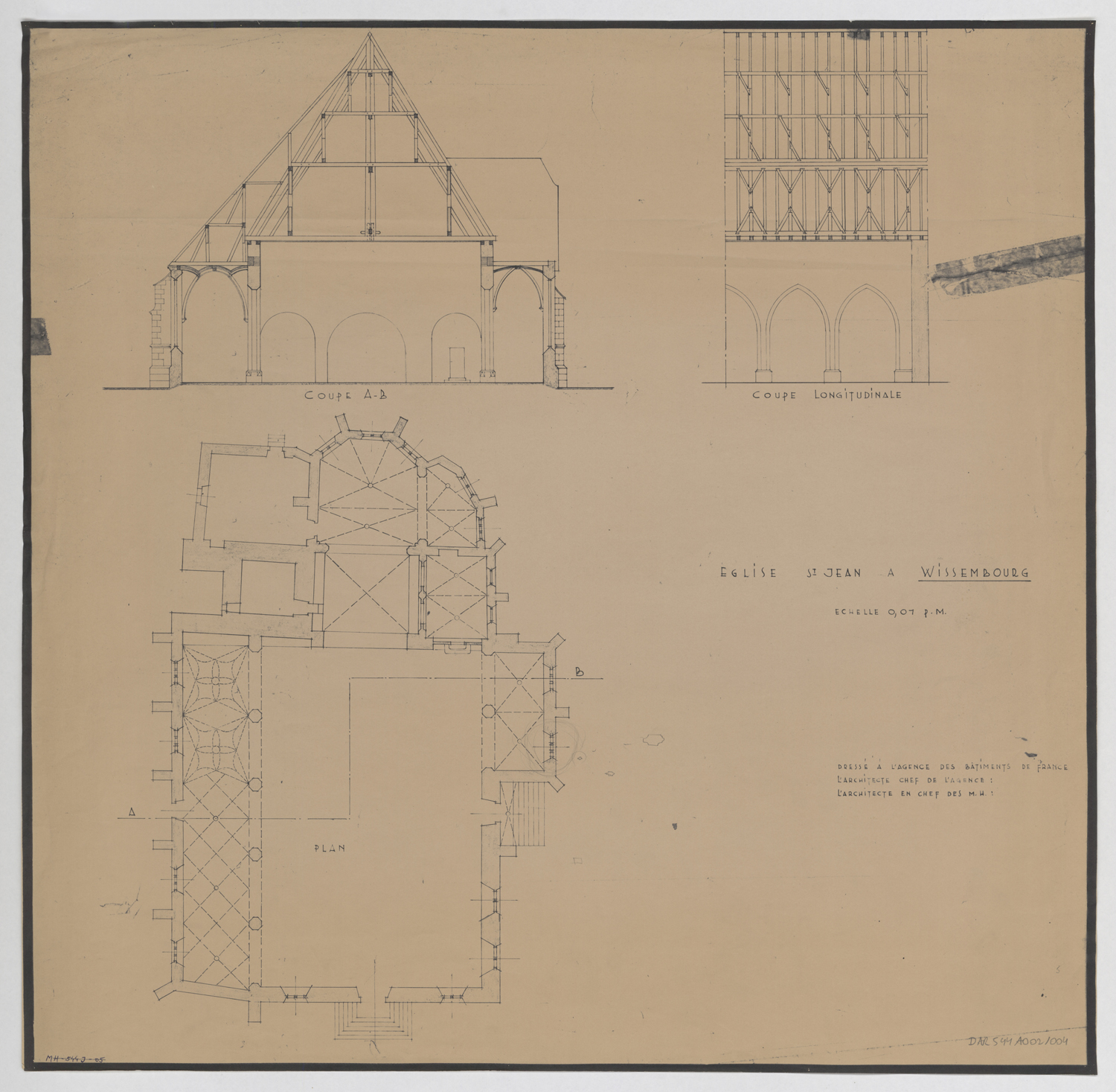 Plan de masse, coupes longitudinale et transversale.