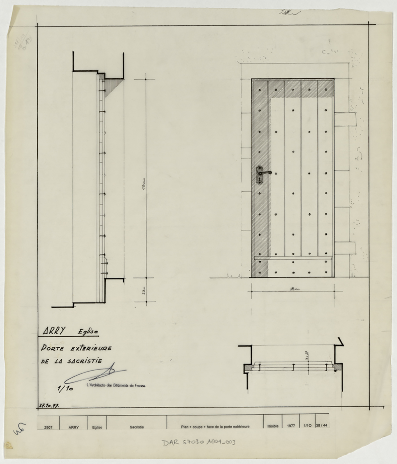 Sacristie, plan et élévations de la porte extérieure.