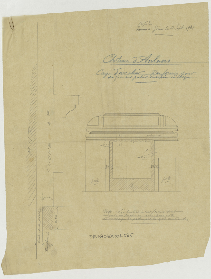 Grand escalier, coupe sur le plafond, la voussure et la corniche de la cage d’escalier et profil de moulure.