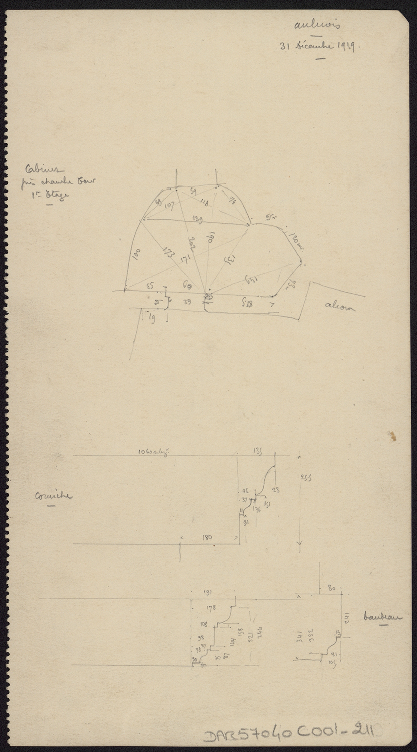 Croquis d’architecture, plan d’un cabinet situé au premier étage et profils de modénatures.