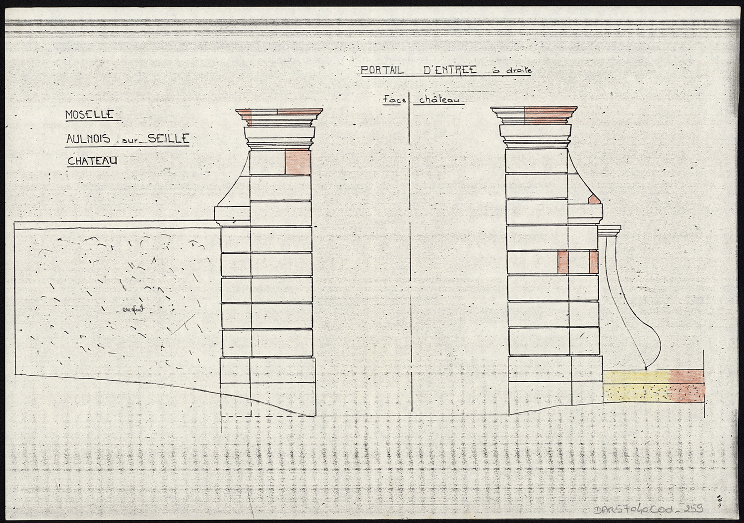 Travaux de restauration, élévation du portail d’entrée de droite côté château.