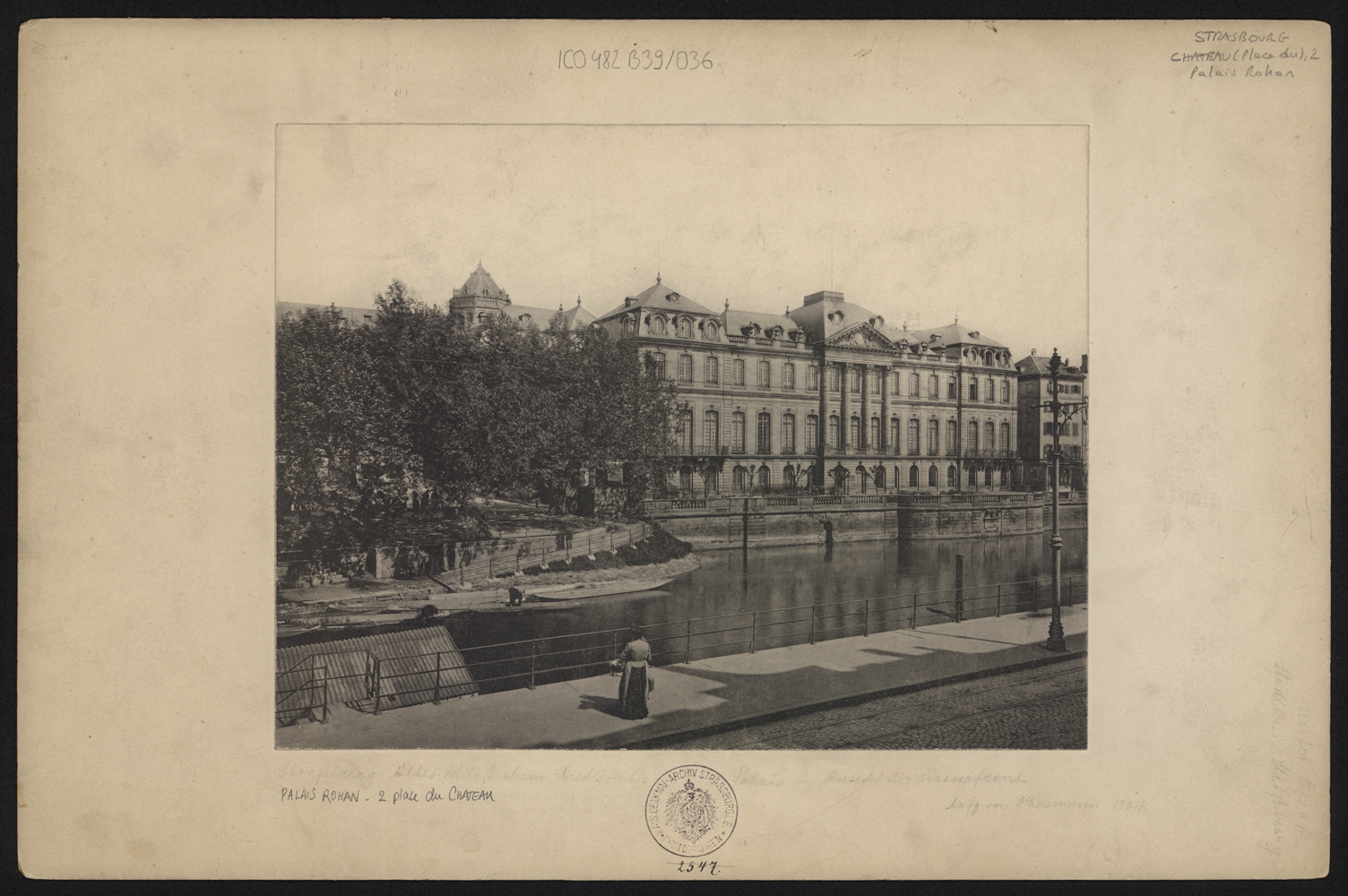 Vue d'ensemble de la façade sud depuis le quai des Bateliers.