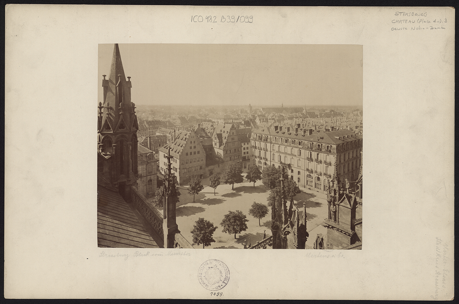 Vue d'ensemble du côté nord depuis la cathédrale.