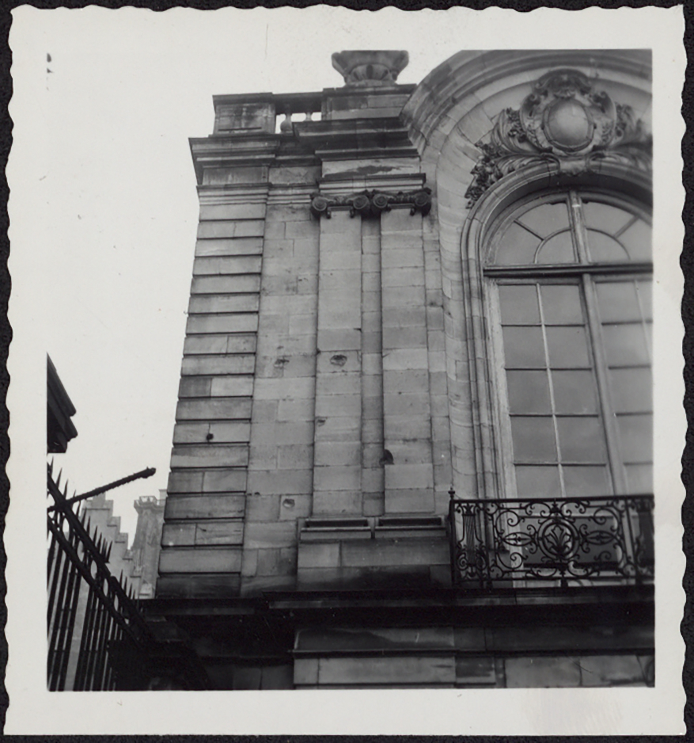 Vue de détail  l’angle sud-ouest de la façade sud.