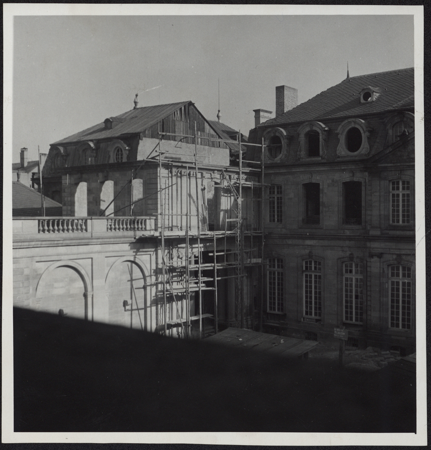 Vue d’ensemble des travaux de restauration du pavillon sud-est.