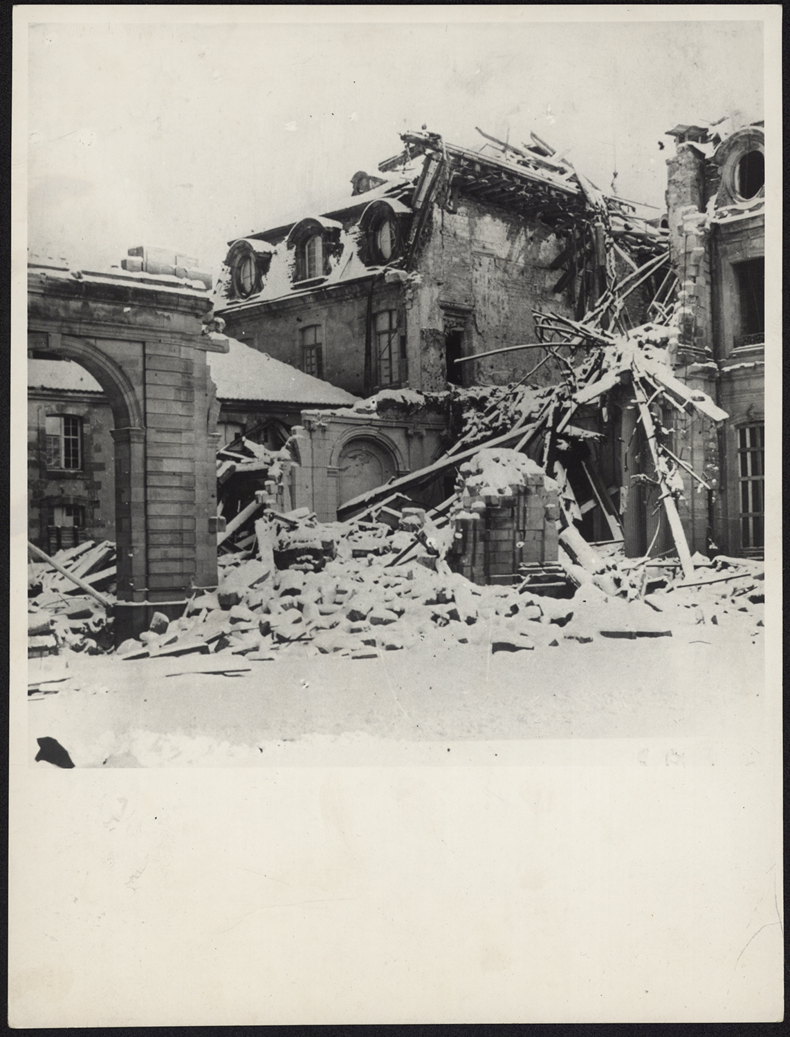 Vue d’ensemble des dommages de guerre sur le pavillon sud-est.