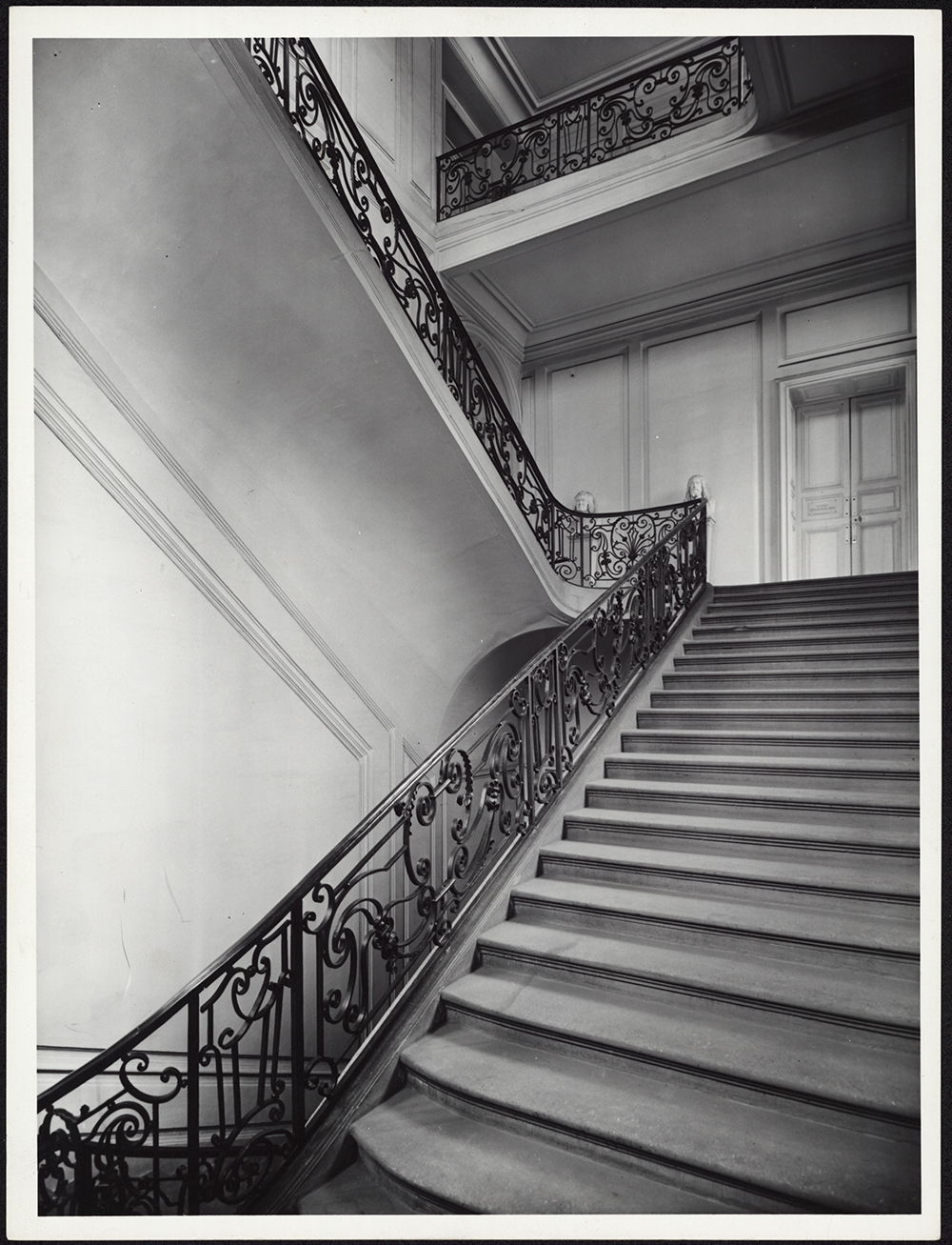 Vue d’ensemble de l’état après restauration de l’escalier d'honneur du corps de logis.