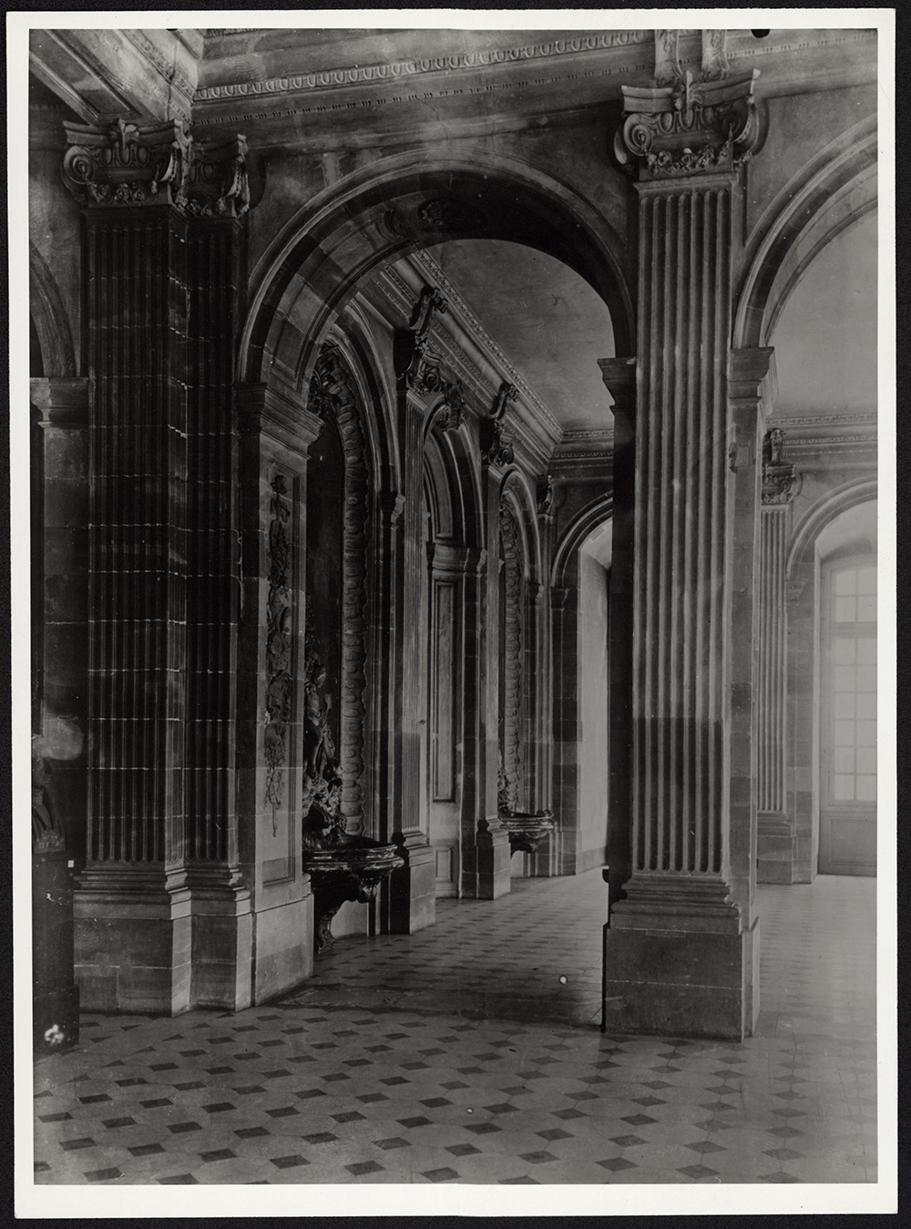 Vue d’ensemble de l’état avant 1939 de l’angle sud-est de la salle du synode.