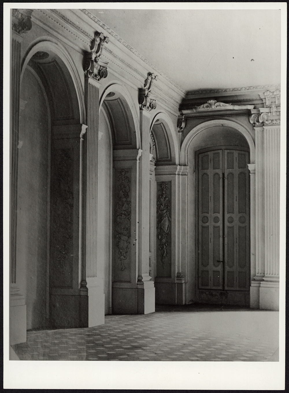 Vue d’ensemble de l’état avant 1939 de l’angle sud-est de la salle du synode.