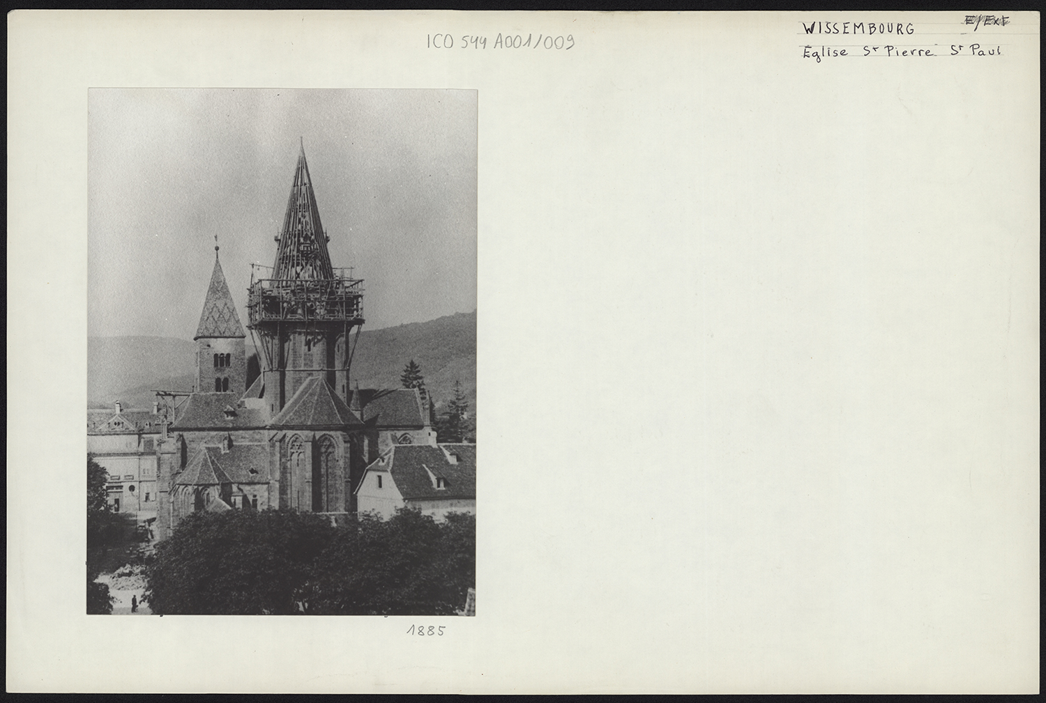 Transformation de la flèche, vue des travaux depuis l’est.