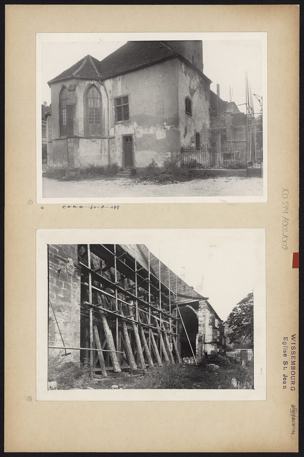 Dommages de guerre, vues d’ensemble du chevet et de la façade nord étayée.