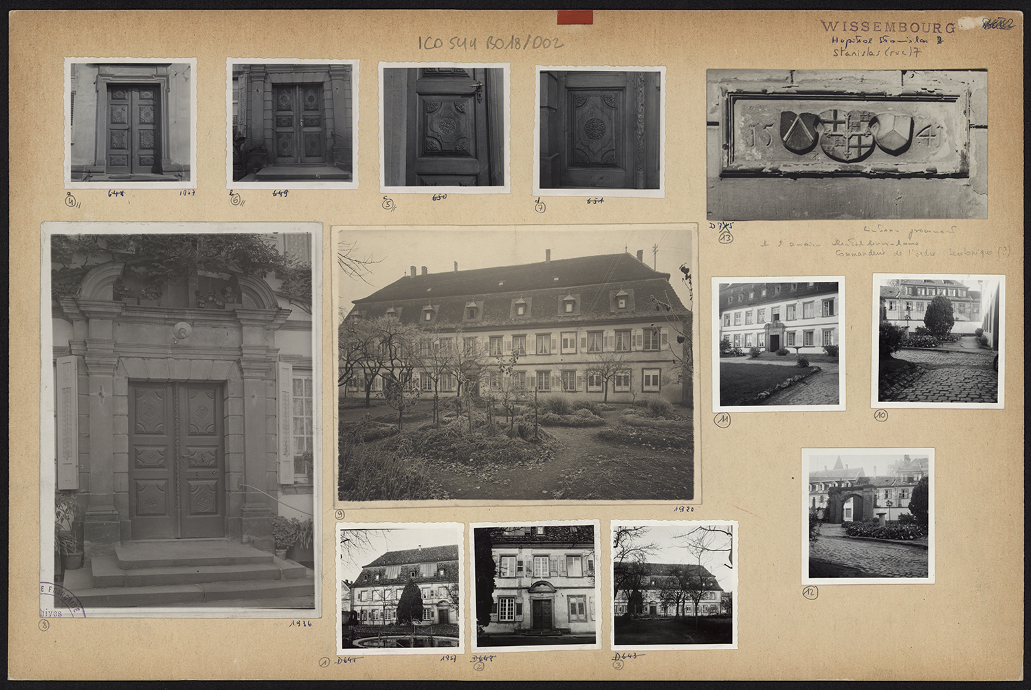 Vues d’ensemble de la façade sur jardin, vues de détail de la porte et de ses vantaux, vue de détail d’un linteau sculpté et armorié.