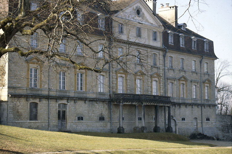 Corps de logis : façade nord sur la terrasse