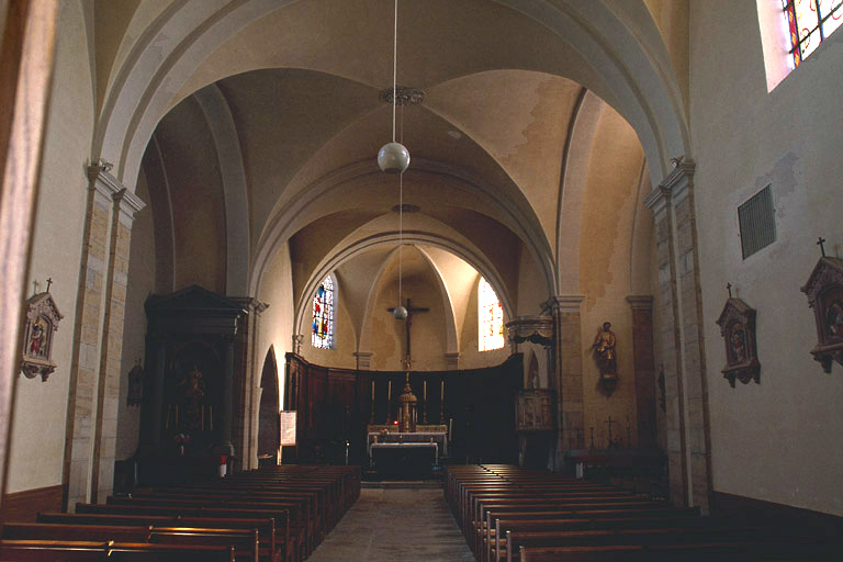 Nef et choeur vus depuis l'entrée