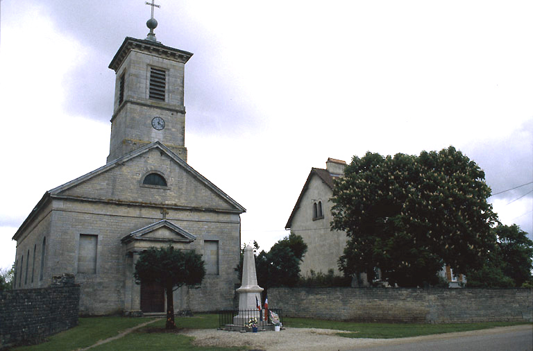 Elévation antérieure (presbytère à droite)