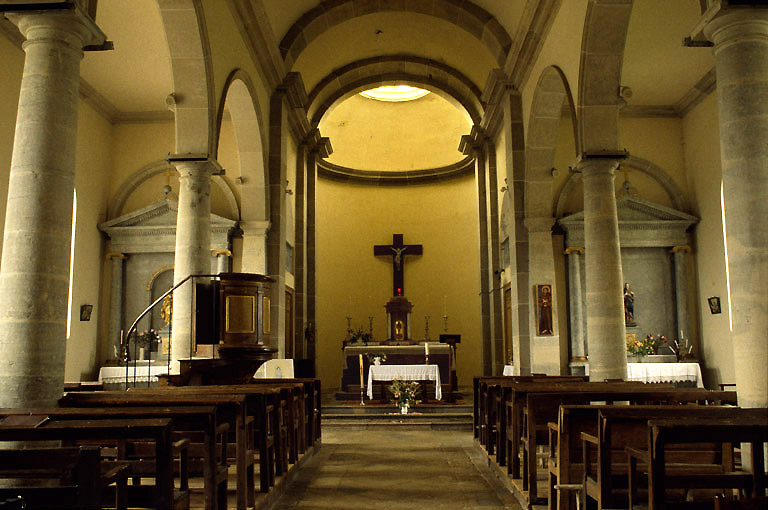 Nef et choeur vus depuis l'entrée