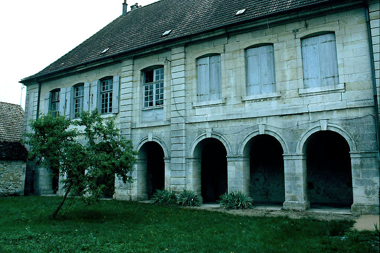 Bâtiment principale : façade ouest sur le jardin