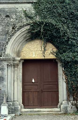 Façade antérieure : portail