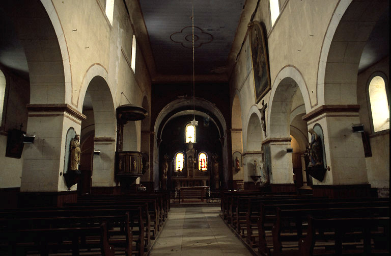 Nef et choeur vus depuis l'entrée