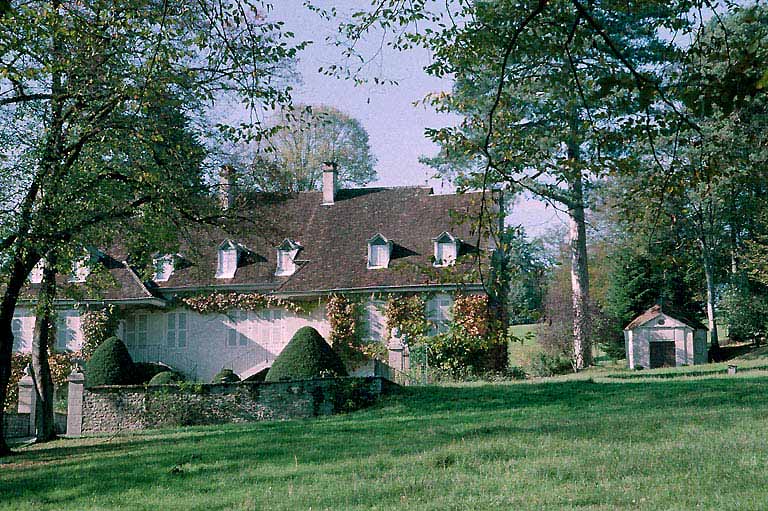 Corps de logis et chapelle vus depuis l'est