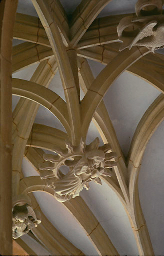 Chapelle dite des Princes de Chalon : : détail des clés pendantes de la voûte