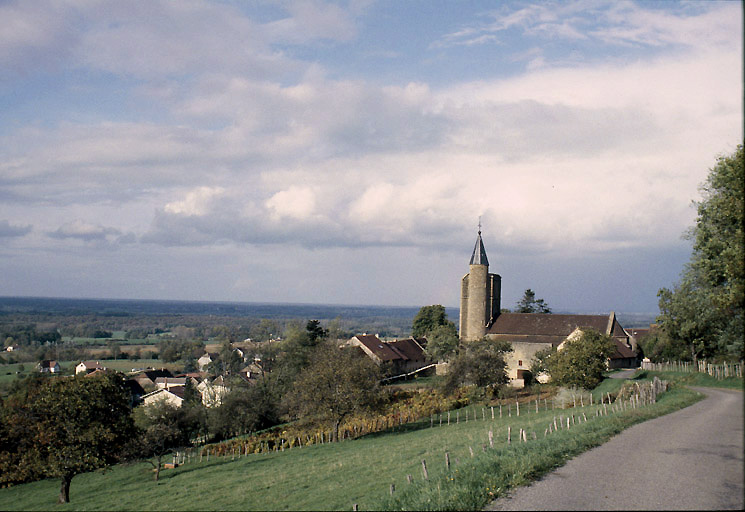 Vue d'ensemble dans le village en rebord de plateau