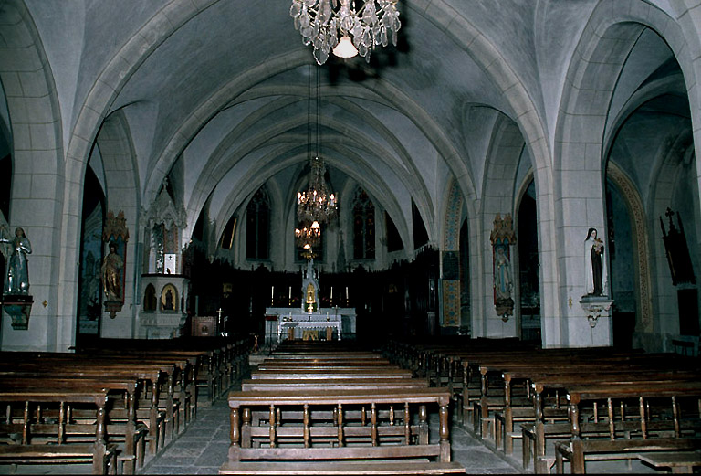 Nef et choeur vus depuis l'entrée