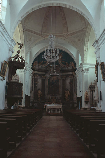 Nef et choeur vus depuis l'entrée