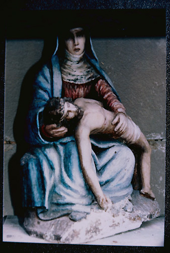 Vierge de Pitié, bois polychrome.