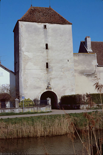 Porte du pont, élévation extérieure est.