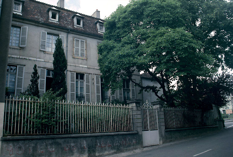 Façade est et jardin rue Lamartine.