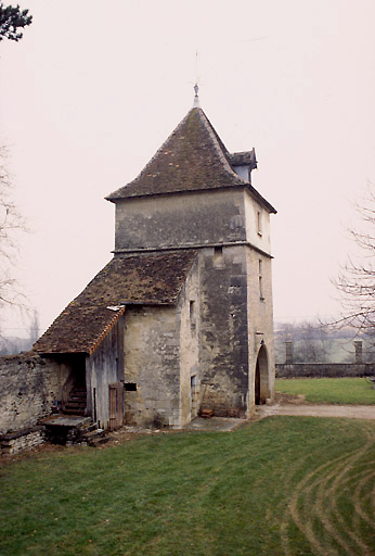 Tour-porte ouest.