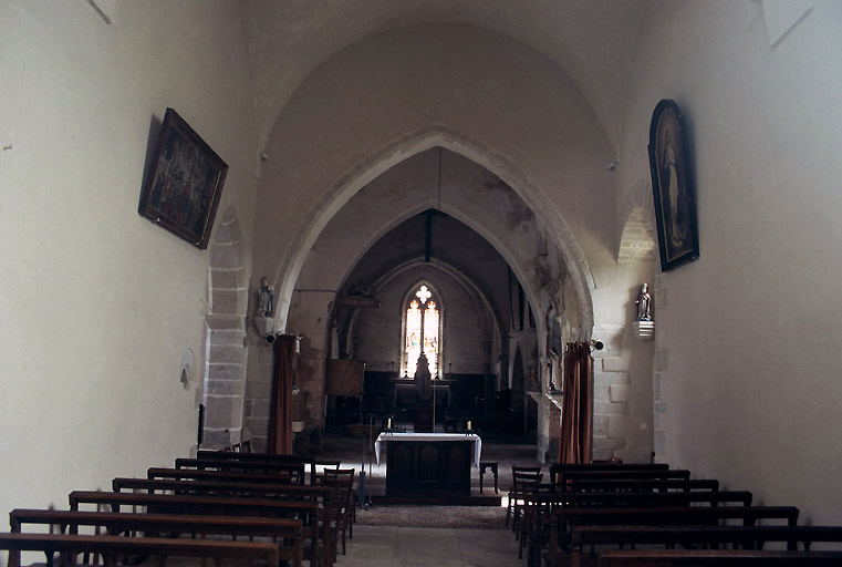 Nef et choeur vus depuis l'entrée.