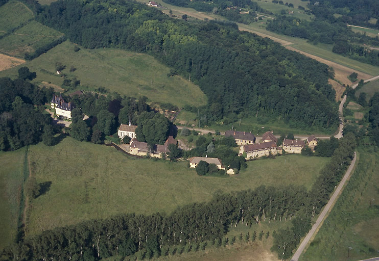 Vue aérienne depuis l'est.