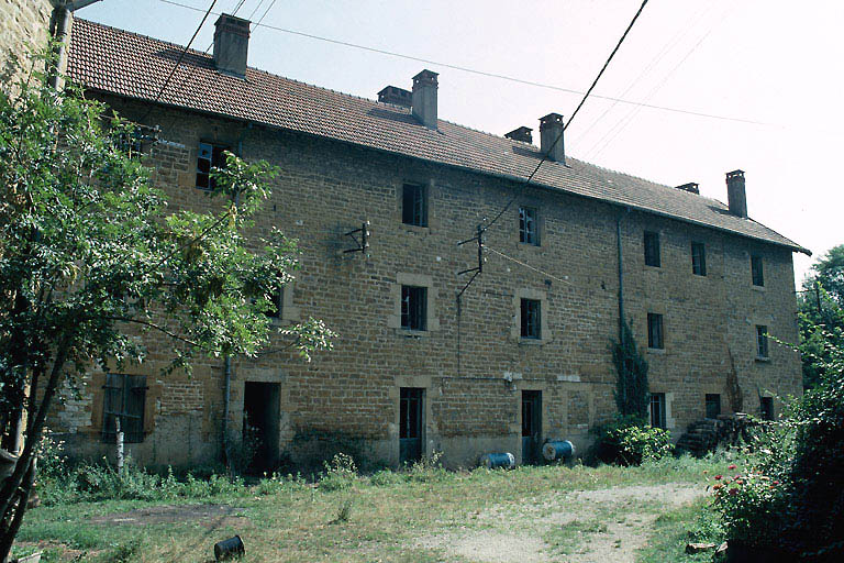 Grand bâtiment de logements ouvriers nord-est : façade ouest sur la cour.