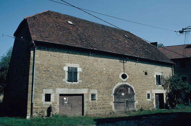 Bâtiment d'écuries et grangeage : façade sud.