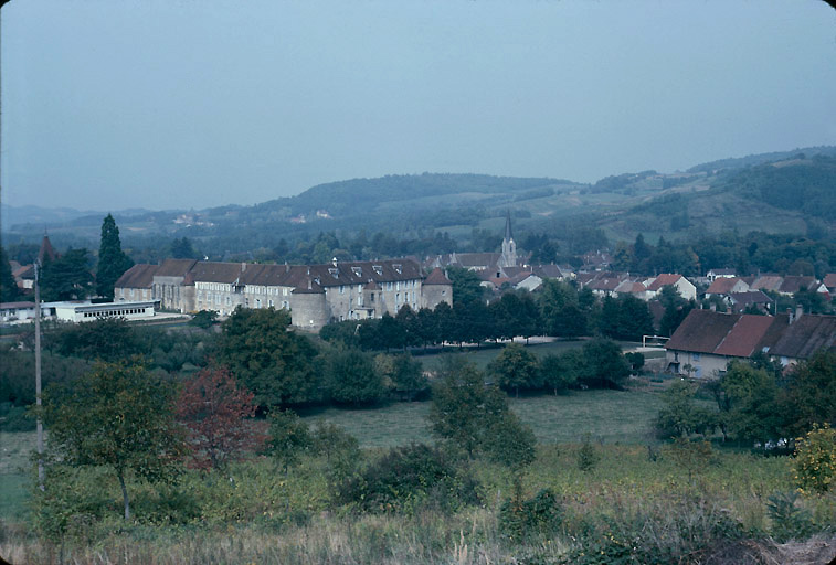 Ensemble vu depuis le sud.